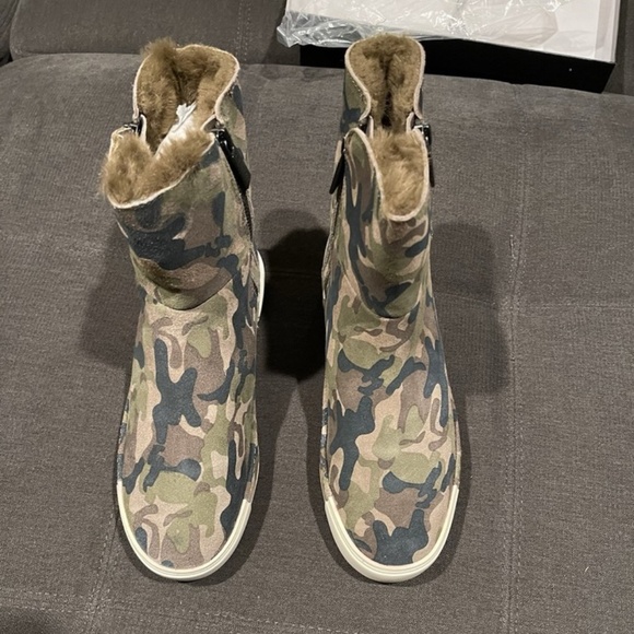 JD Slides Green Camo Suede Victory Boots Faux Fur Size 8.5 Booties - Picture 1 of 16